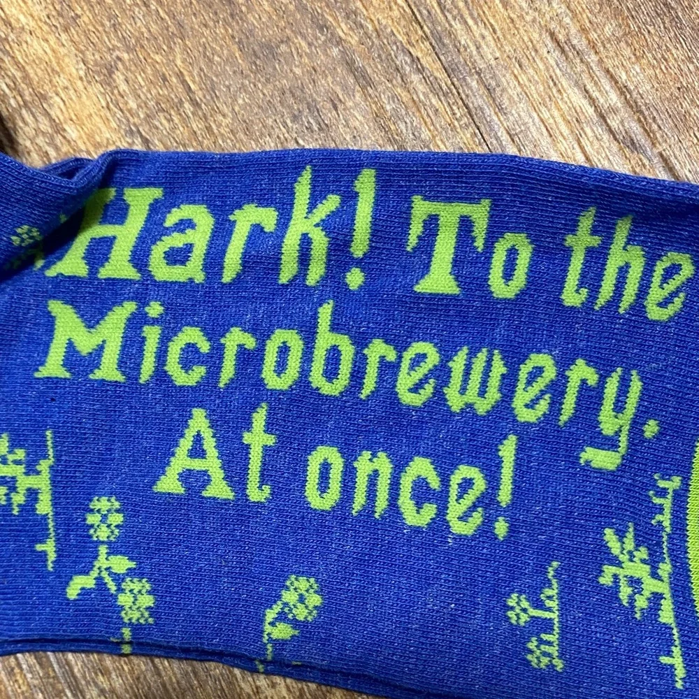 NWT Blue Q size 7-12 men’s crew Microbrewery Adventure‎ Socks - Blue and Green - Picture 2 of 9